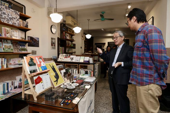 文化部長李遠帶路 搭乘百年鐵道體驗城市紋理 閱讀港都百大文化基地